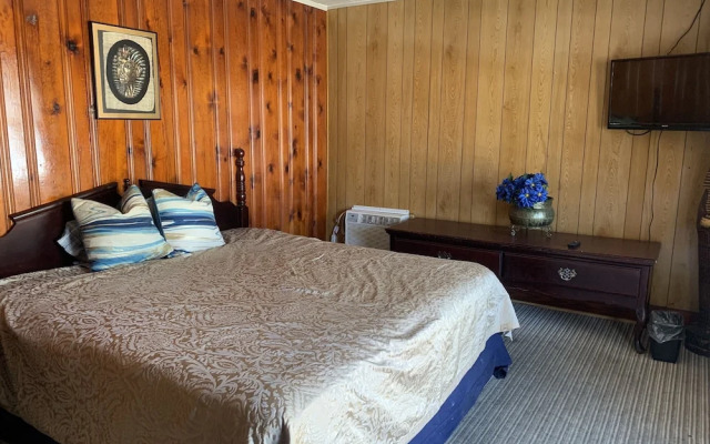 Colonial Inn