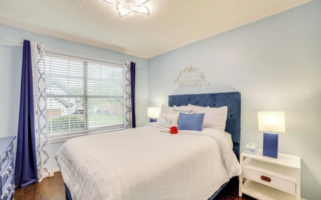 Walk to Lake! Rowlett Escape w/ Fire Pit & Views