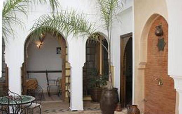 Riad Nerja Hotel вид на фасад