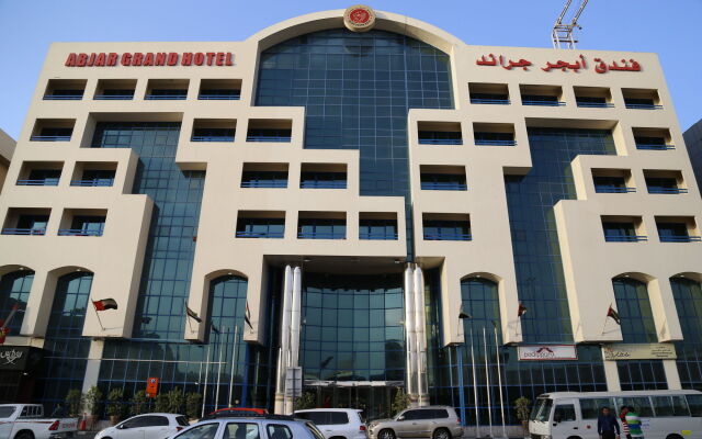 Abjad Grand Hotel вид на фасад