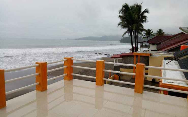 Villa Mila Tepi Pantai Karang Hawu