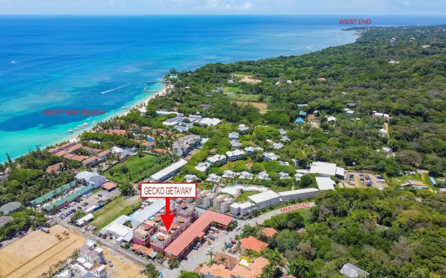 Gecko Getaway 2 Bedroom Condo by RedAwning