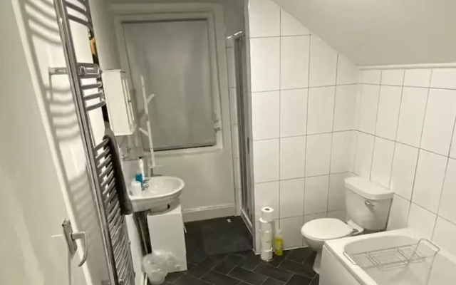 2br-sleeps3 -family Friendly -free Parking -garden
