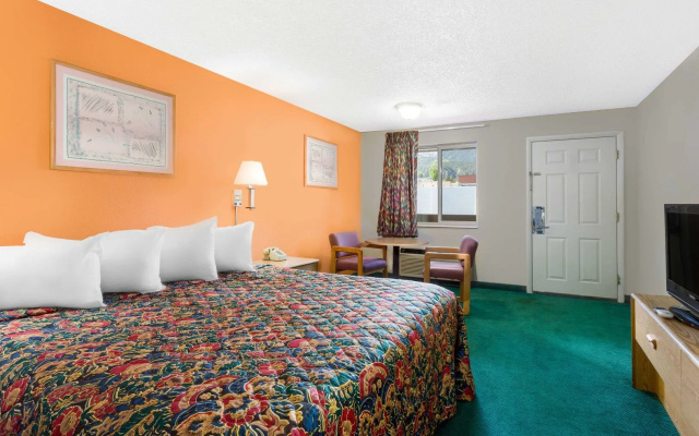 Cedar Valley Inn