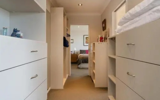 Acacia Bay Lodge Bed & Breakfast