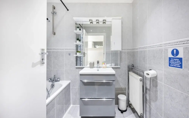 2 Bedroom Charming Family Apartment