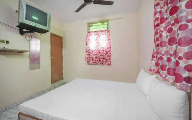 Spot On 60491 Harini Lodge