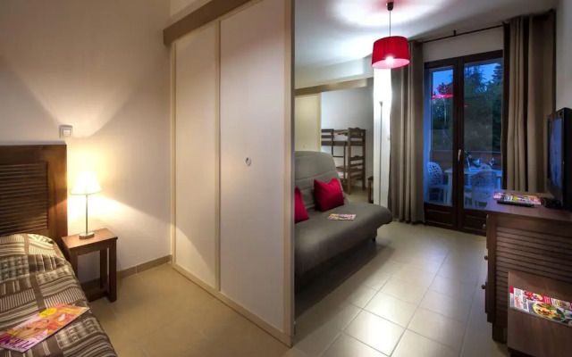 Noir Holiday Apartment for 4
