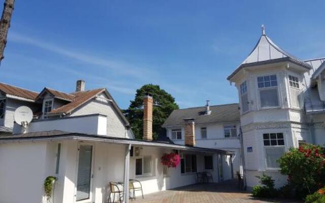 Отель Naiza Guesthouse and Apartments Латвия, Юрмала - отзывы, цены и фото номеров - забронировать отель Naiza Guesthouse and Apartments онлайн вид на фасад