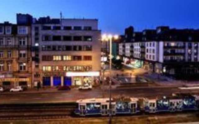 Corner Hostel вид на фасад