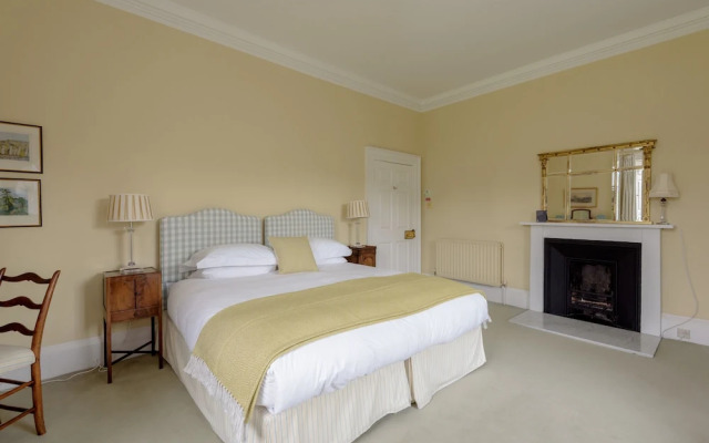 JOIVY Gilmerton House - Historic Scottish Mansion