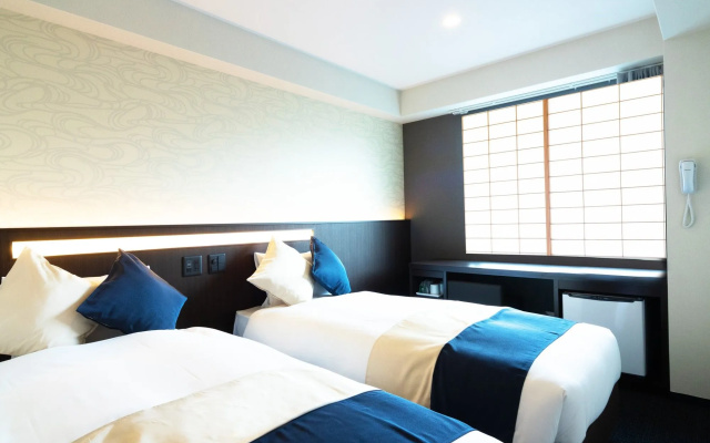 Marutamachi Crystal Hotel