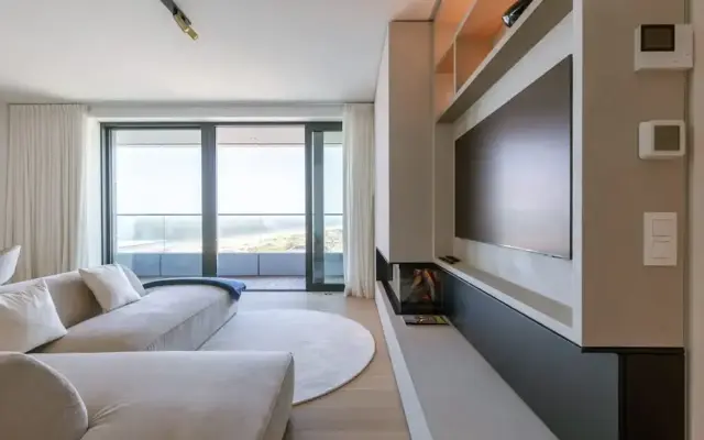 Huswell - Minimalist Coastal Luxury Panoramic View