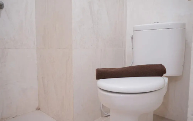 Restful Studio Room At Serpong Greenview Apartment