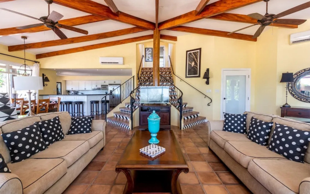 Luxury Flamingo home with ocean view sleeps 10 - walking distance from beach