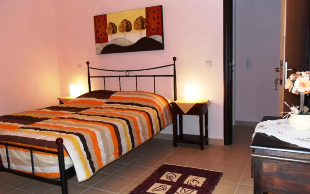 Omorfi Poli Holiday Apartment