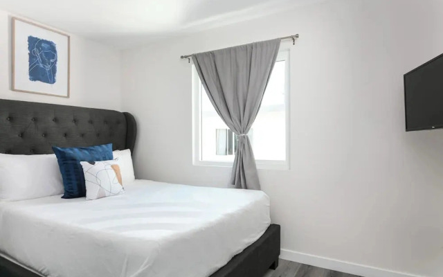 Chic City Apt Near Americana Glendale