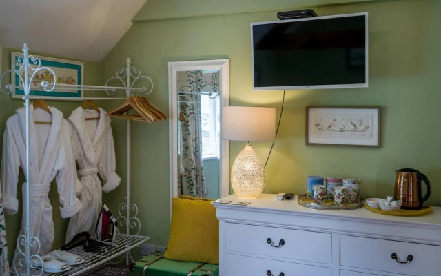Idyllic Country Suite