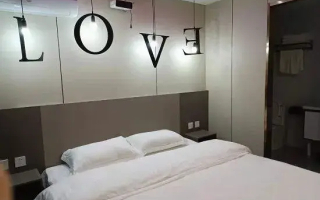 Beizhen Hongyunyuan Cinema Hotel