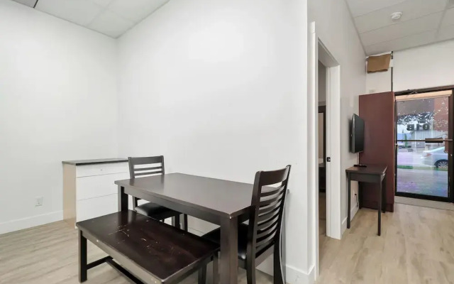 Charming 1BR Lakeside
