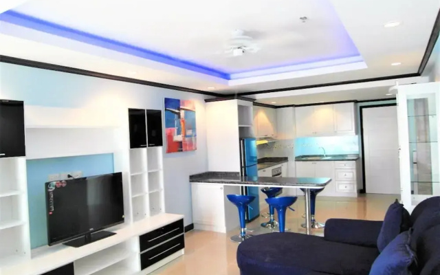 Sea View 1-bed at Jomtien Beach - Sleeps 2