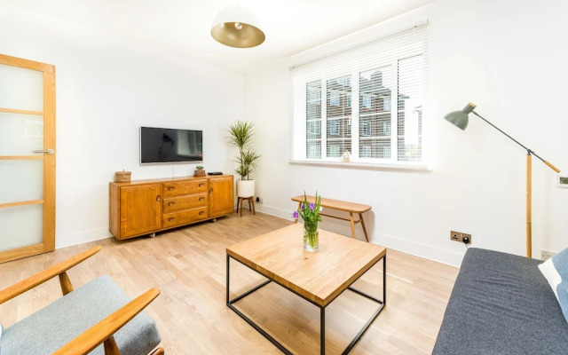 Sensational Southfields Home by King George's Park