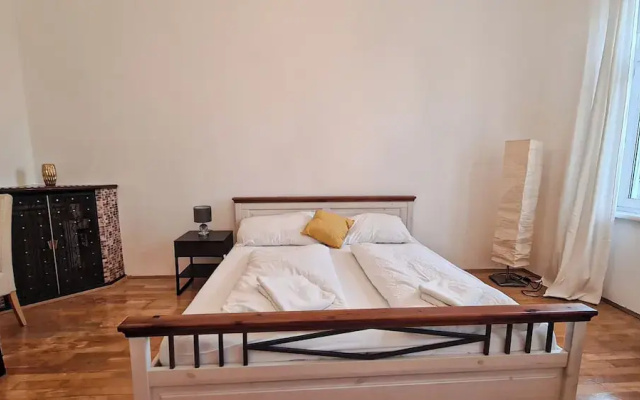 Spacious 2BR Apt Long Stay in Vienna