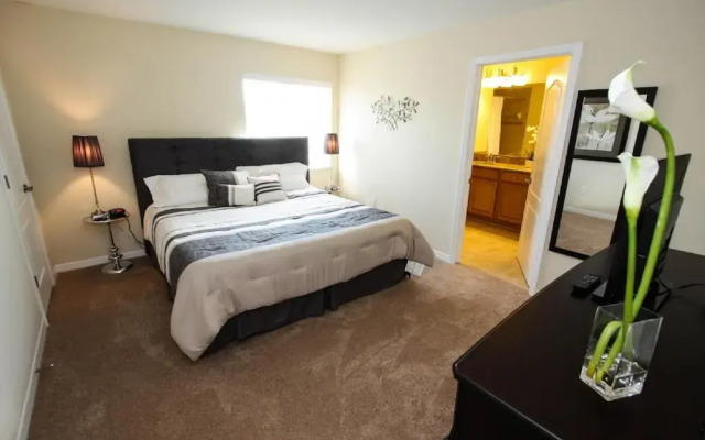 3041 Paradise Palms