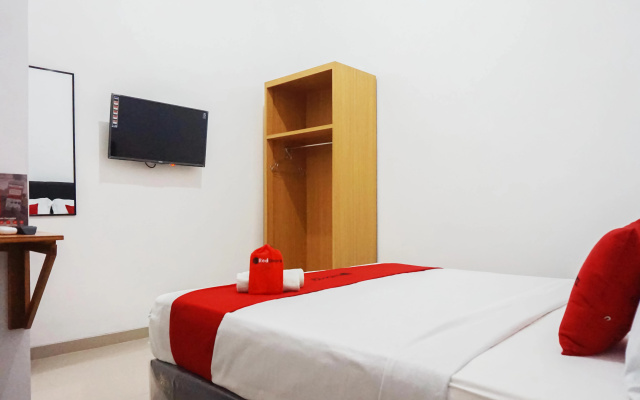 RedDoorz @ Jalan Danau Limboto