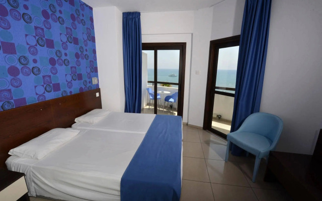 Les Palmiers Beach Hotel