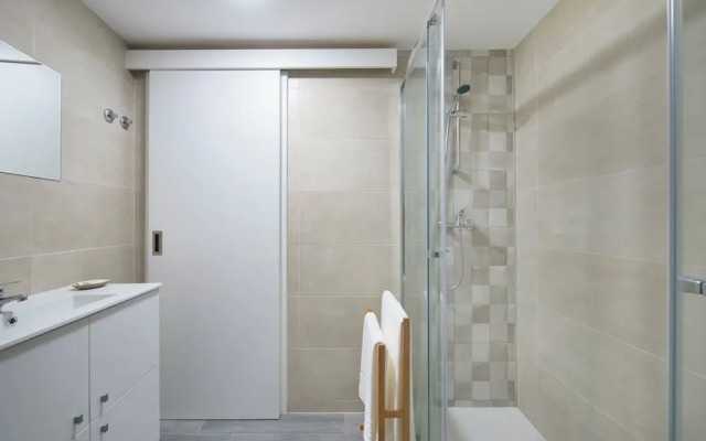 Renovated House Near Beaches, By Timecooler