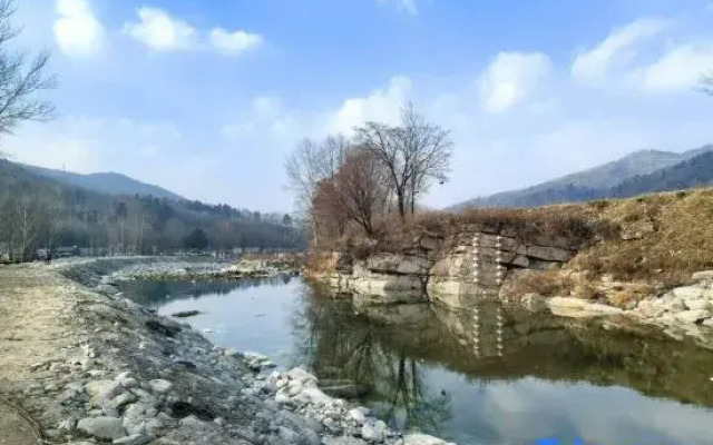 Friends' Inn in Xuegu