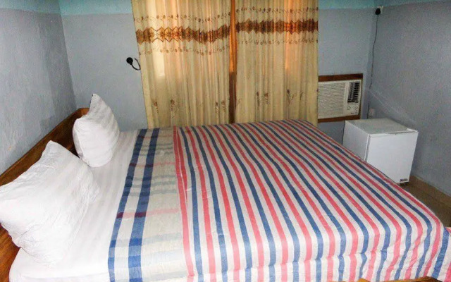 Menic Suites