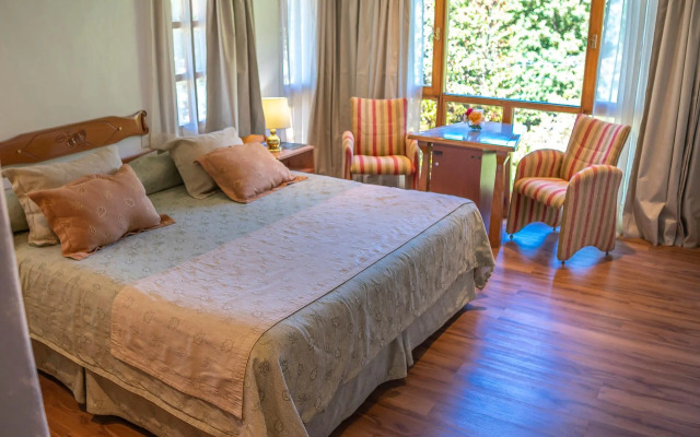 Le Village Hotel y Cabañas