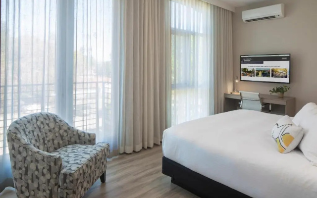 Art House Hotel and Suites