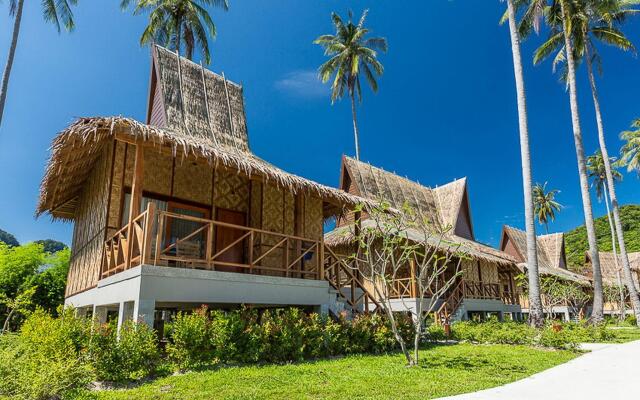Отель Phi Phi Island Village Beach Resort Таиланд, Краби - 2 отзыва об отеле, цены и фото номеров - забронировать отель Phi Phi Island Village Beach Resort онлайн вид на фасад