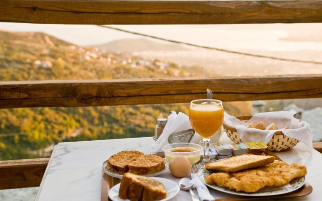 Arhontika Saltis Hotel