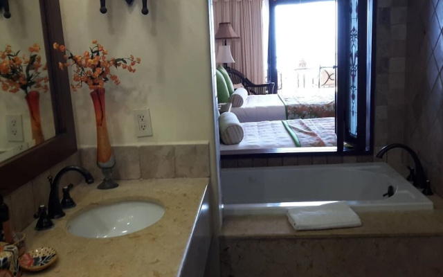 Great Location 1BR Studio wtih Pool & Marina view