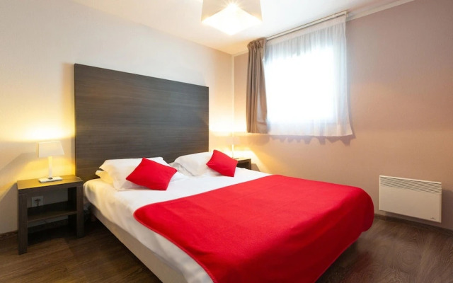 Spacious Stay for 6 Near Emerald Coast