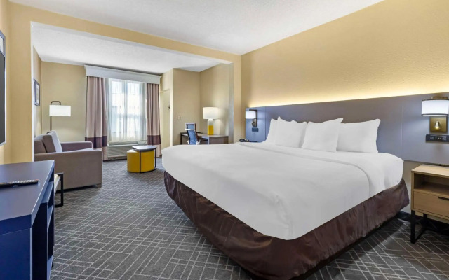 Comfort Suites Hanes Mall