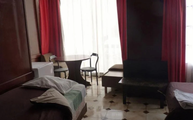 Highlander Guest House And Bar