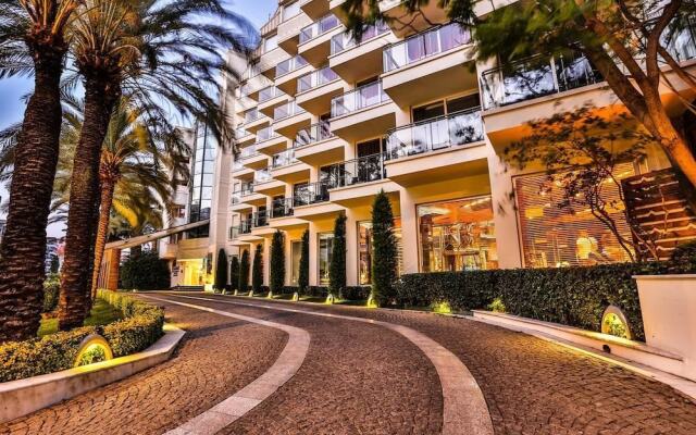 Отель Elegance Hotels International вид на фасад