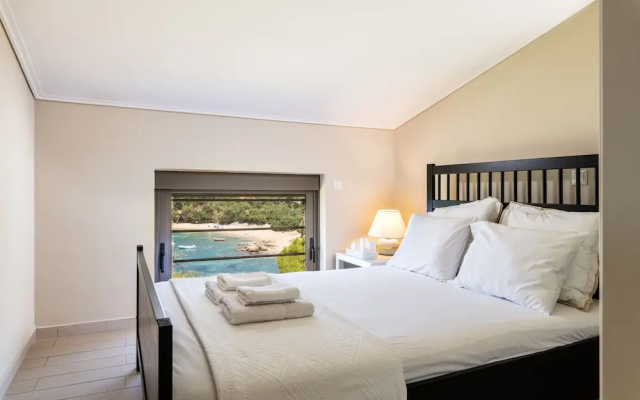 Villa Idyle-Luxury Beachfront Property
