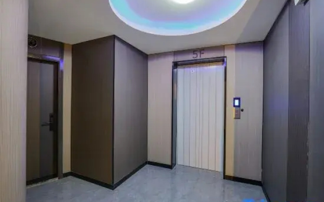 Yinguang Lijing Hotel (Municipal Government Central Mall)