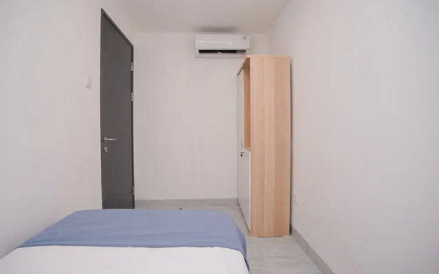 Good and Cozy 2BR at Collins Boulevard Apartment