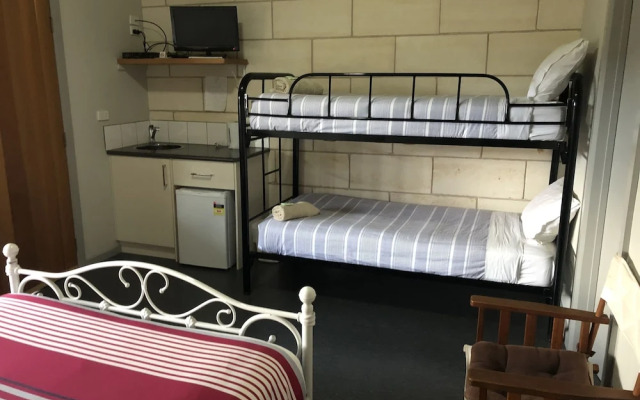 Port Campbell Guesthouse & Flash Packers