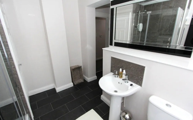 Commonhall Apartments, Top Floor