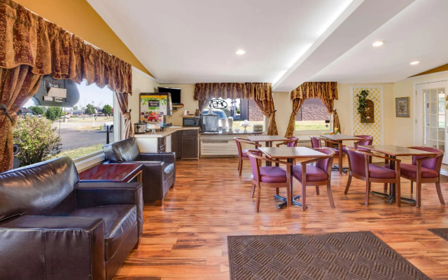 Rodeway Inn & Suites Saginaw I-675