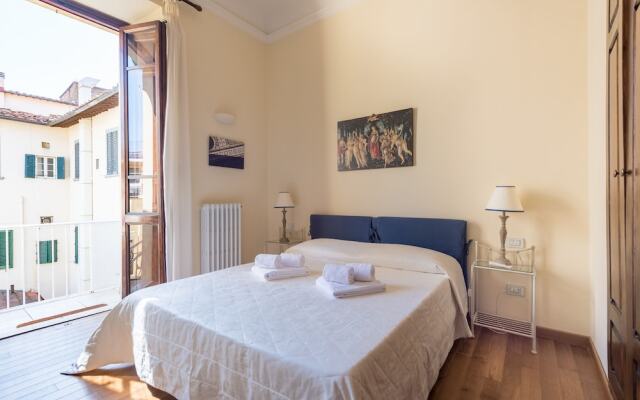Отель Charming 2bed Apt Overlooking Duomo Италия, Флоренция - отзывы, цены и фото номеров - забронировать отель Charming 2bed Apt Overlooking Duomo онлайн комната для гостей