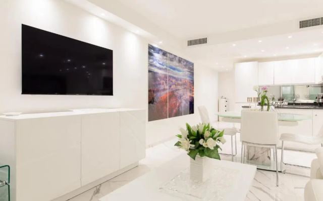 On la Croisette: New 2 Bedrooms with Sea View